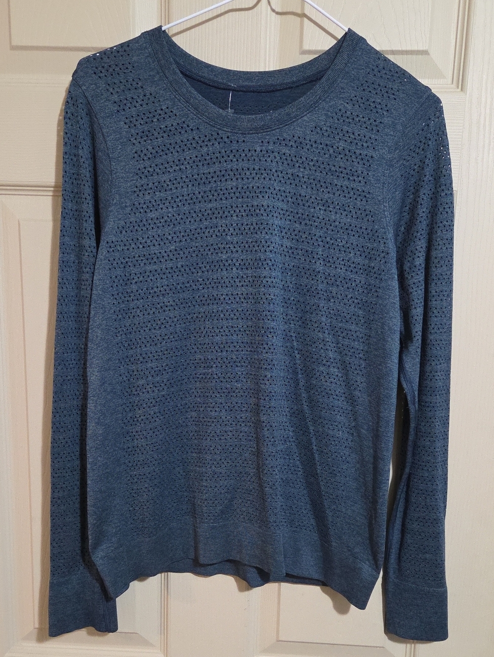 lululemon athletica Women's Long Sleeve Perforated Crew - Blue Gray